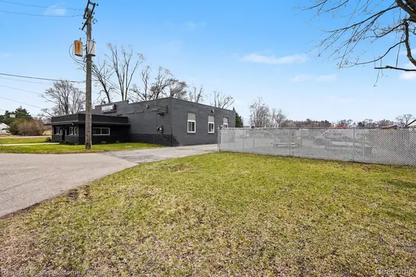 5650 Jamestown RD, Shelby Charter Township, MI 48317