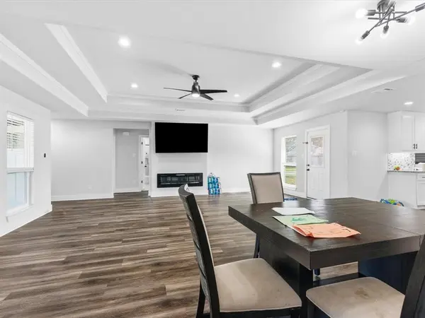 240 Wesley Drive, Desoto, TX 75115