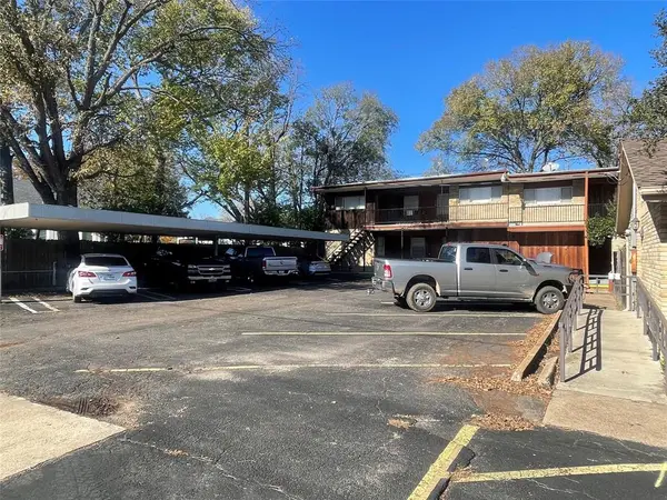 322 S Waco Street, Weatherford, TX 76086