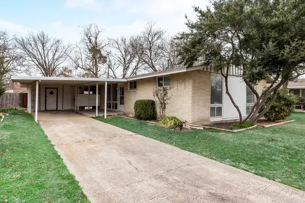 1815 Spring Avenue, Carrollton, TX 75006