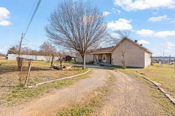 2204 Daniels Drive, Joshua, TX 76058