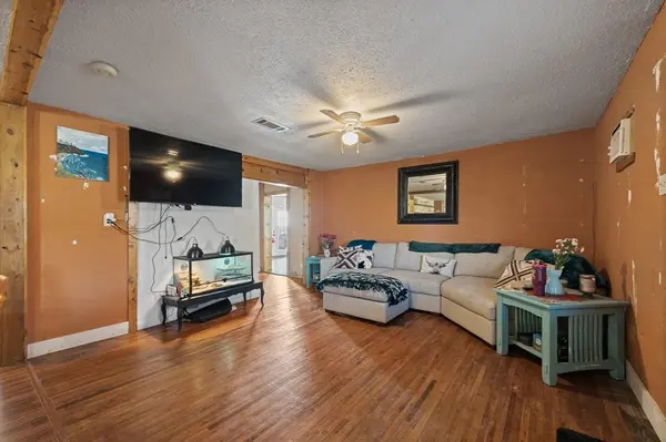 2204 Daniels Drive, Joshua, TX 76058