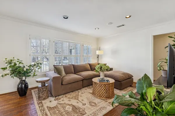 8615 Chadbourne Road, Dallas, TX 75209