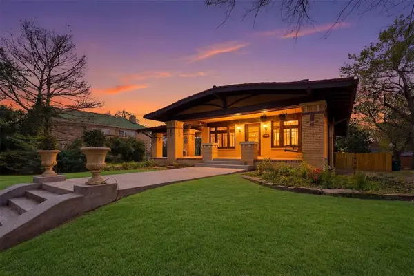 2420 S Adams Street, Fort Worth, TX 76110