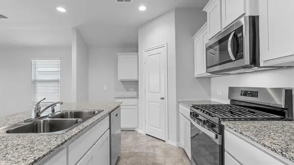 1732 SAND PINE Lane, Fort Worth, TX 76140