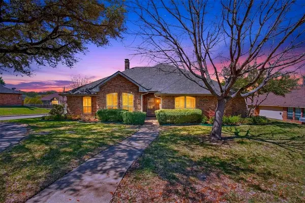 1001 Canyon Ridge Drive, Desoto, TX 75115