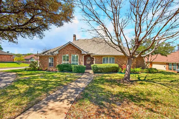 1001 Canyon Ridge Drive, Desoto, TX 75115