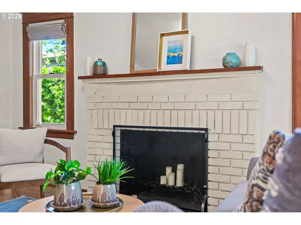 2023 SE PINE ST, Portland, OR 97214