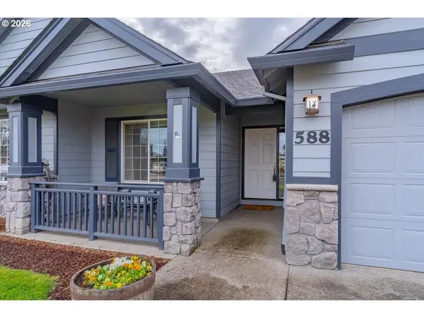 588 WEST LN, Molalla, OR 97038