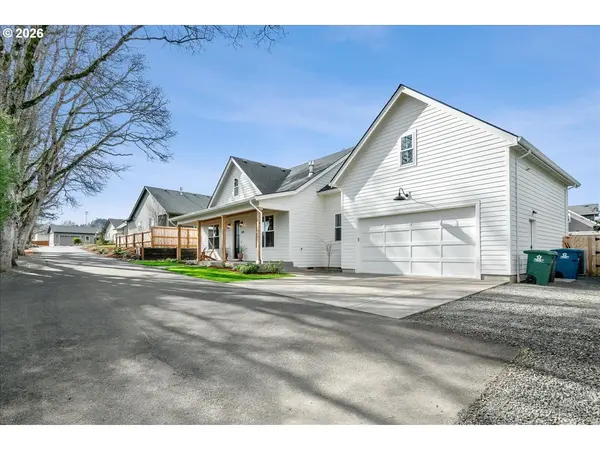 1305 UFF DA ST, Silverton, OR 97381