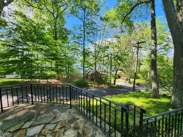 7 Raccoon Island Rd, Jefferson Twp., NJ 07849