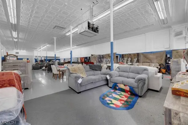 821 Summit Ave, Union City, NJ 07087