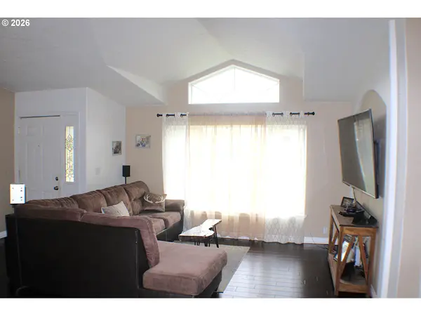 261 S ESTELLA ST, Glide, OR 97443