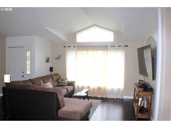 261 S ESTELLA ST, Glide, OR 97443