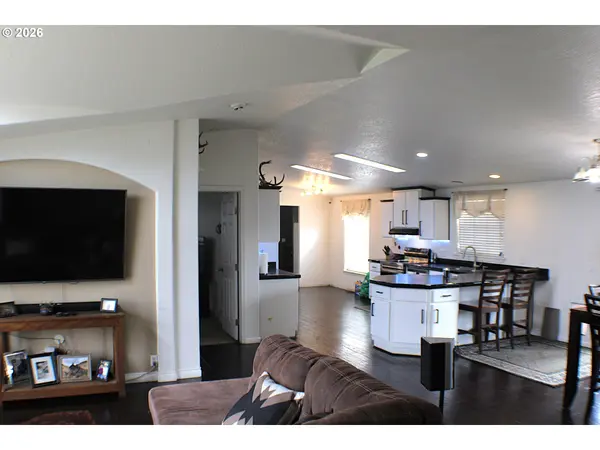 261 S ESTELLA ST, Glide, OR 97443