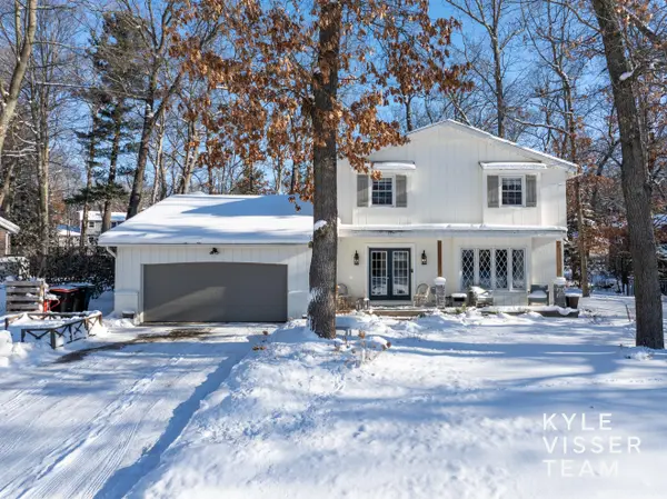 7401 Treeline DR SE, Cascade Twp, MI 49546