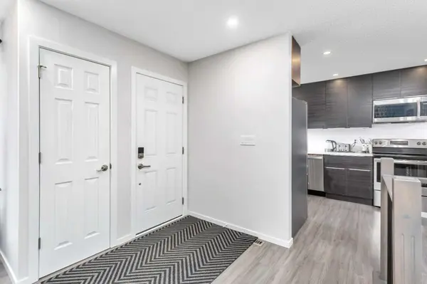 57 Erickson DR, Red Deer, AB T4R 1X8