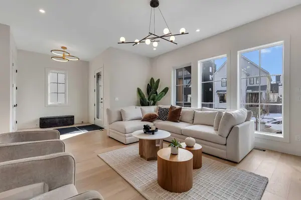 342 Normandy DR SW, Calgary, AB T3E 8G8