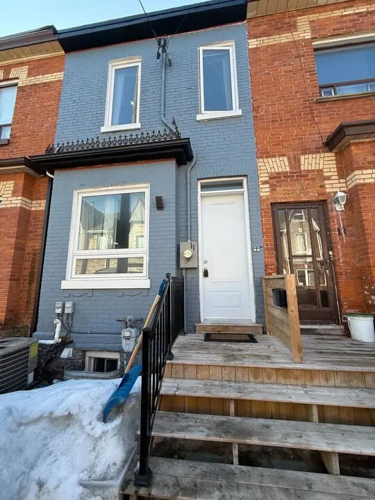 11 Baden ST, Toronto C01, ON M6J 1Z3