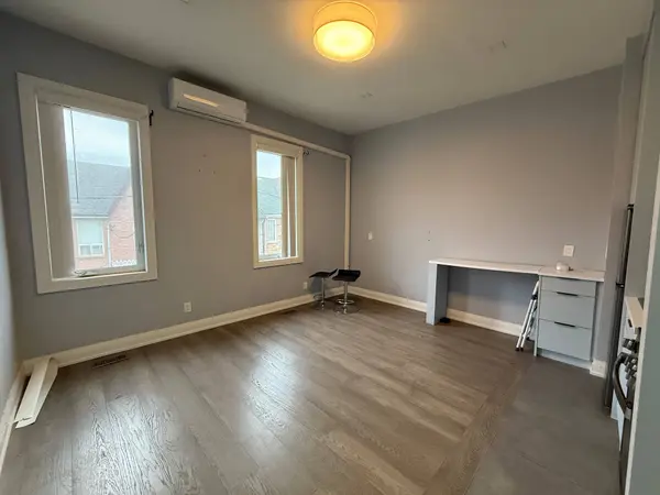 11 Baden ST, Toronto C01, ON M6J 1Z3