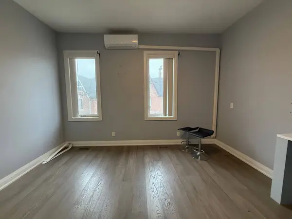 11 Baden ST, Toronto C01, ON M6J 1Z3