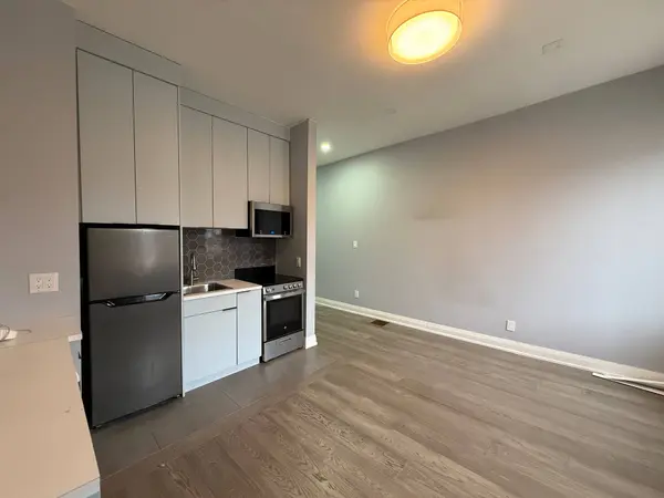 11 Baden ST, Toronto C01, ON M6J 1Z3