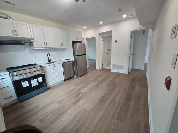 558 Spadina CRES #LanewayHse 1st Flr, Toronto C01, ON M5S 2J9