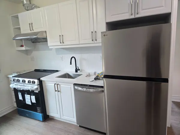 558 Spadina CRES #LanewayHse 1st Flr, Toronto C01, ON M5S 2J9