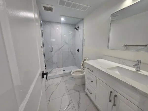 558 Spadina CRES #LanewayHse 1st Flr, Toronto C01, ON M5S 2J9