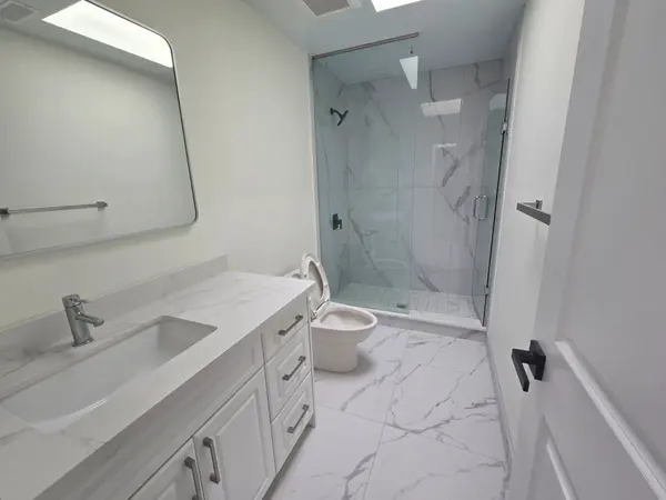 558 Spadina CRES #LanewayHse 2nd Flr, Toronto C01, ON M5S 2J9