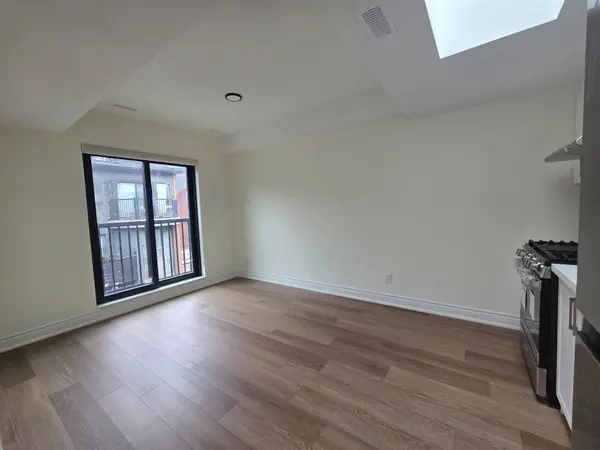 558 Spadina CRES #LanewayHse 2nd Flr, Toronto C01, ON M5S 2J9