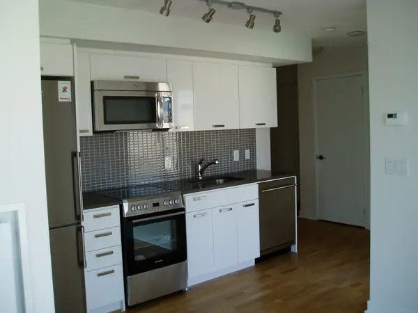 295 Adelaide ST W ##904, Toronto C01, ON M5V 0L4