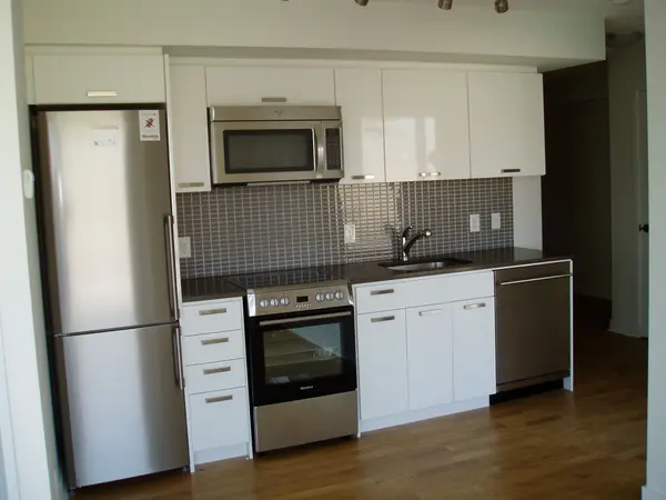 295 Adelaide ST W ##904, Toronto C01, ON M5V 0L4