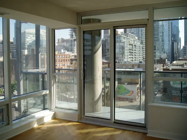 295 Adelaide ST W ##904, Toronto C01, ON M5V 0L4