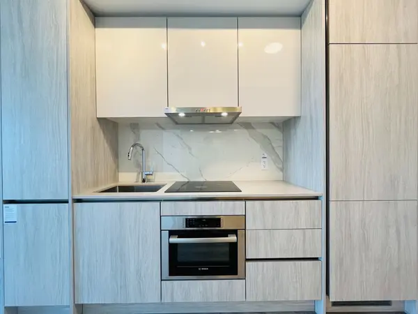 180 Front ST E #4301, Toronto C08, ON M5A 0A9