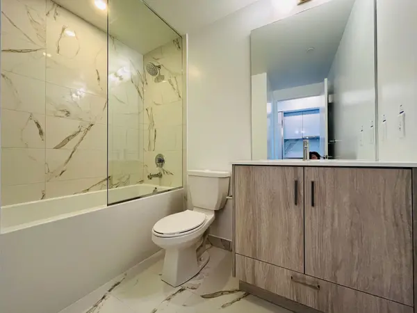 180 Front ST E #4301, Toronto C08, ON M5A 0A9