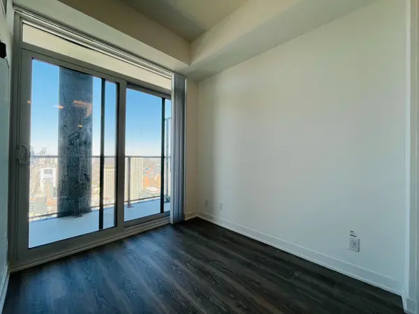 180 Front ST E #4301, Toronto C08, ON M5A 0A9