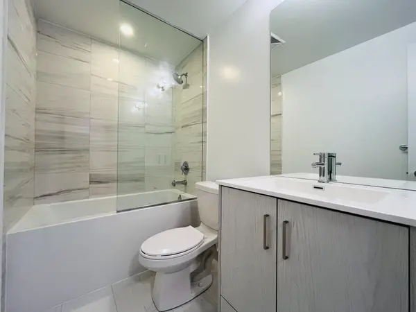 180 Front ST E #4003, Toronto C08, ON M5A 0A9