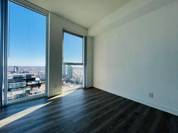 180 Front ST E #4003, Toronto C08, ON M5A 0A9