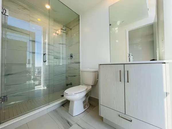 180 Front ST E #4003, Toronto C08, ON M5A 0A9