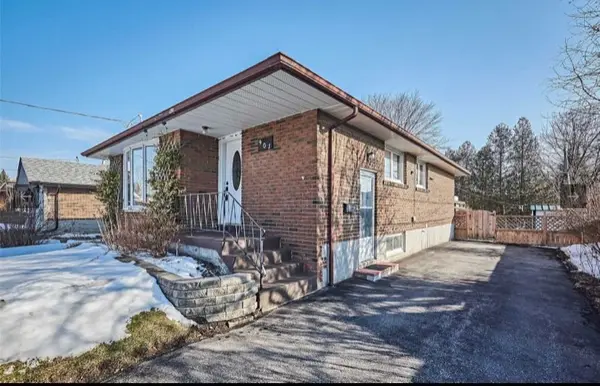 901 Crocus CRES, Whitby, ON L1N 2A8