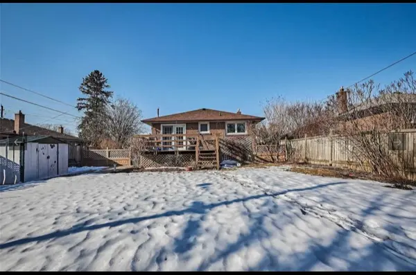 901 Crocus CRES, Whitby, ON L1N 2A8