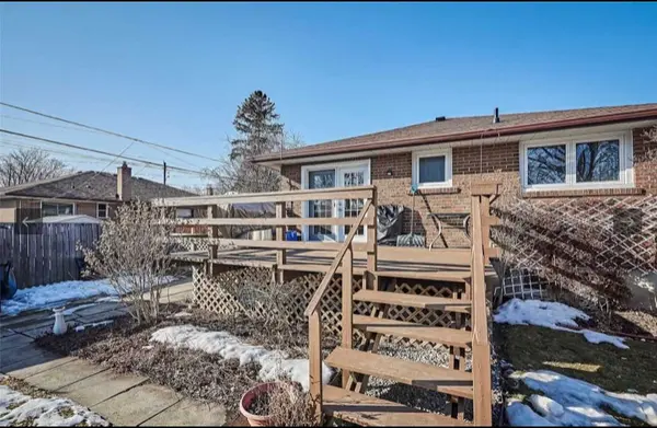 901 Crocus CRES, Whitby, ON L1N 2A8