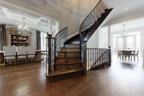 24 Bluff TRL, King, ON L7B 0A1