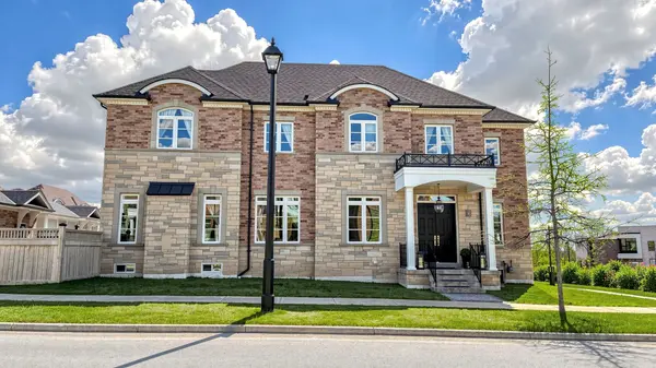 1 Meadowsweet LN, Richmond Hill, ON L4E 1B8