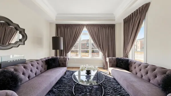 1 Meadowsweet LN, Richmond Hill, ON L4E 1B8