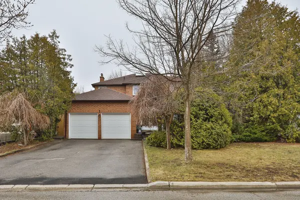 2 Mair CT, Richmond Hill, ON L4C 7S1