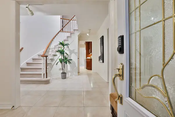 2 Mair CT, Richmond Hill, ON L4C 7S1