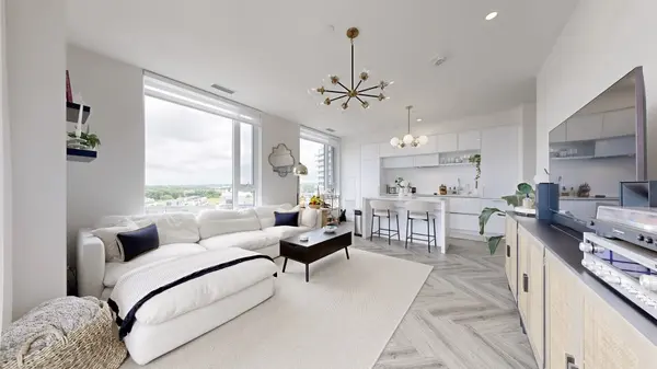 6 David Eyer RD #812, Richmond Hill, ON L4S 0N5