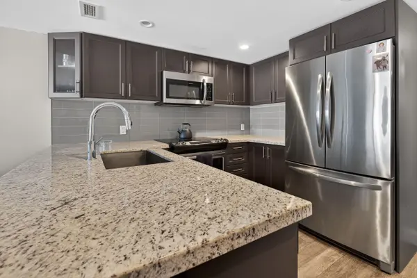 102 - 80 Horseshoe BLVD, Oro-medonte, ON L4M 4Y8